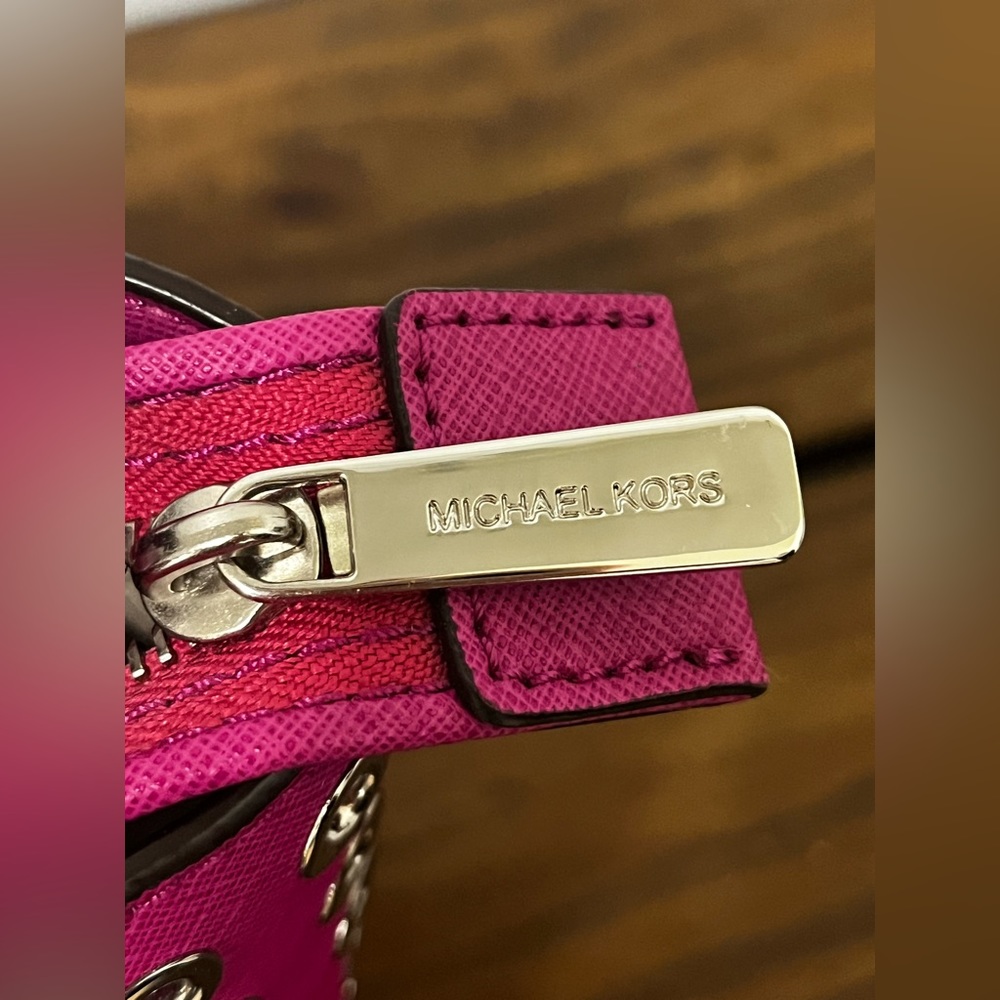 Michael Kors magenta purse - Picture 8 of 12